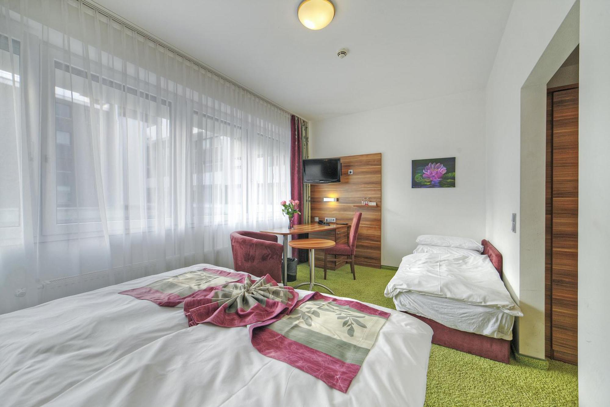 Hotel Da Vinci Gröbenzell Oda fotoğraf