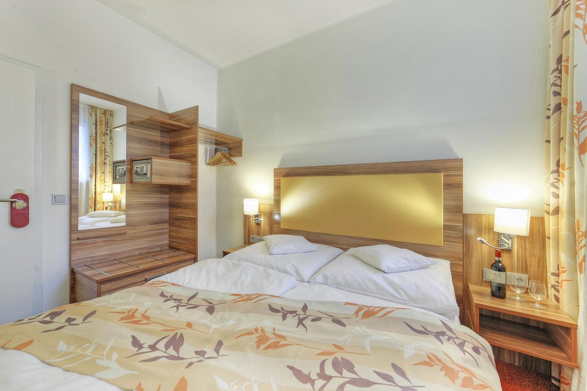 Hotel Da Vinci Gröbenzell Oda fotoğraf